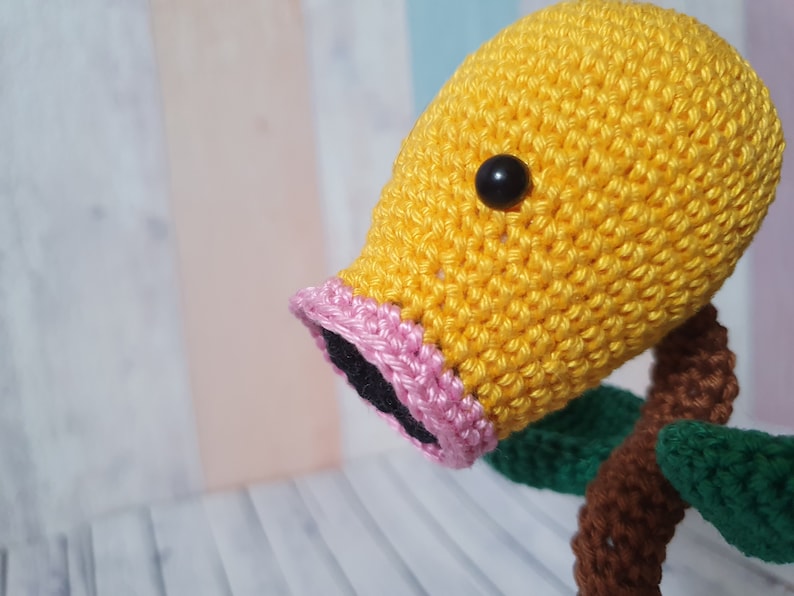 Amigurumi Pokemon Bellsprout with tiny Pot - UnicateArt